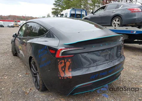 2024 Tesla Model 3 Performance All-Wheel Drive z USA, uszkodzony, nr VIN 5YJ3E1ET8RF871587